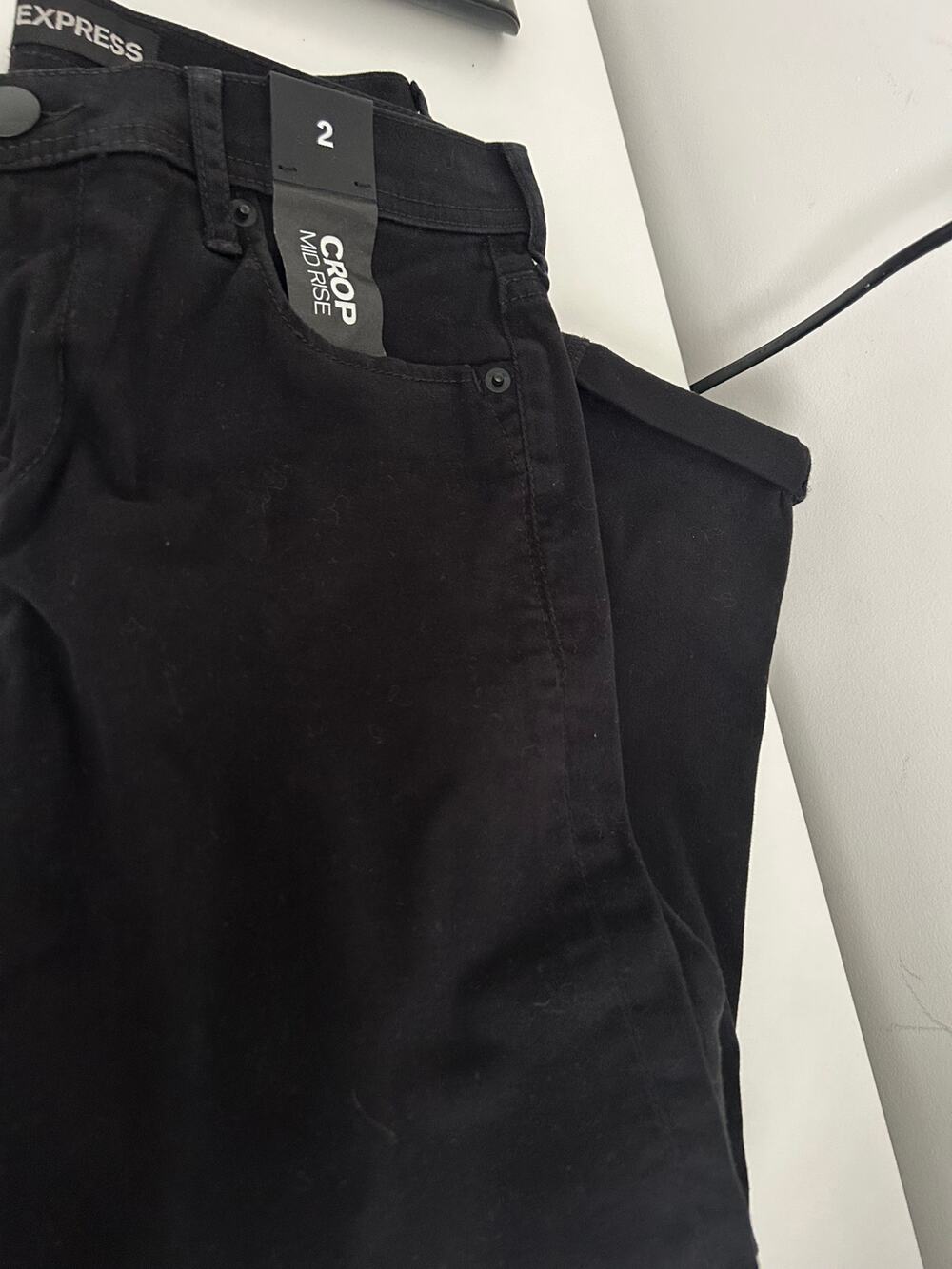 Express Mid Rise Cropped Jeans *Size 2*